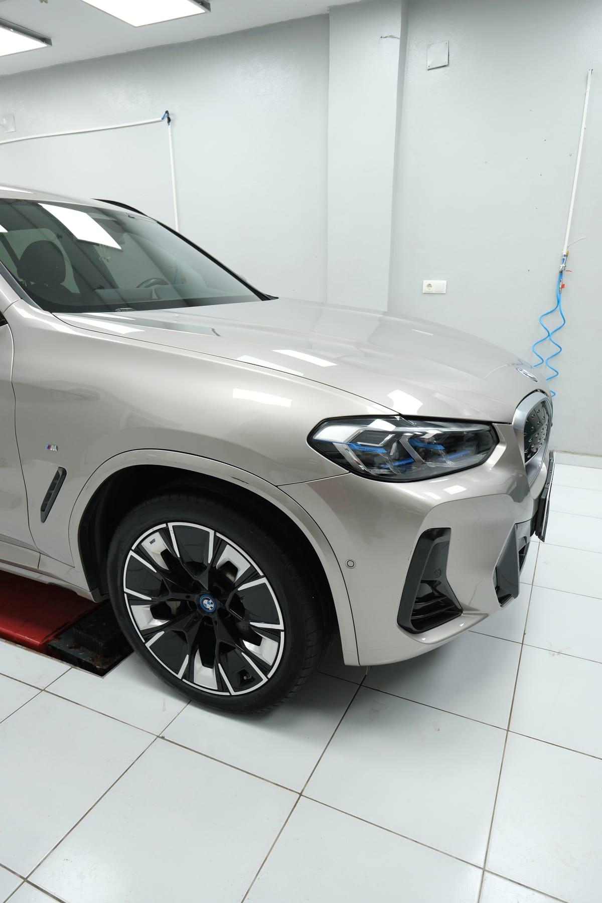 PPF kaplı BMW X4 atölye çekimi