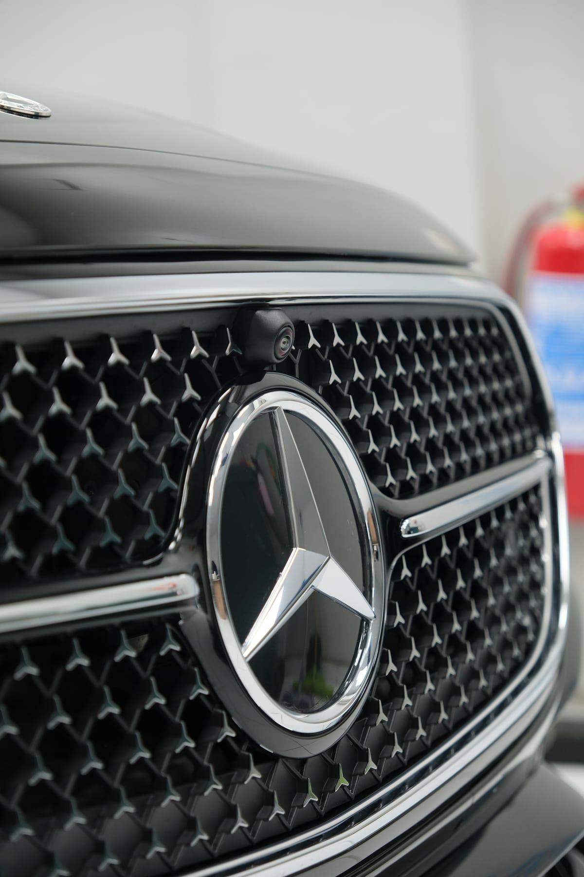 Mercedes yıldız ızgara amblem PPF detay